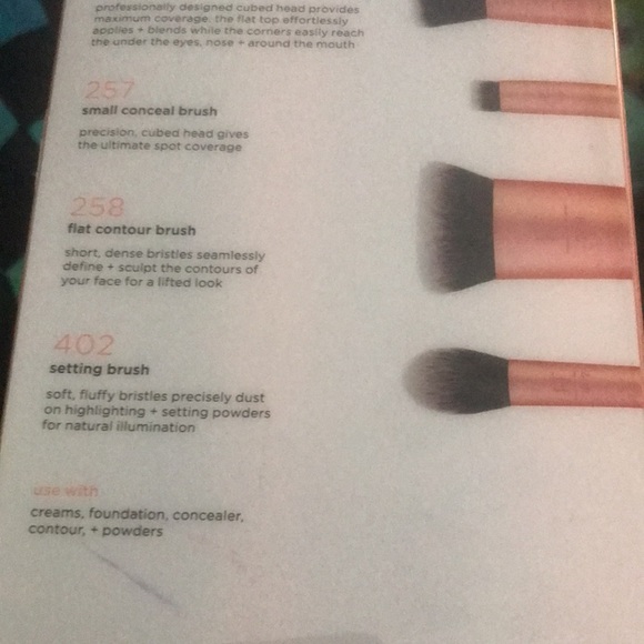 ✨🆕Real Techniques Face Base Makeup Brushes Set!💜✨ - Picture 7 of 12